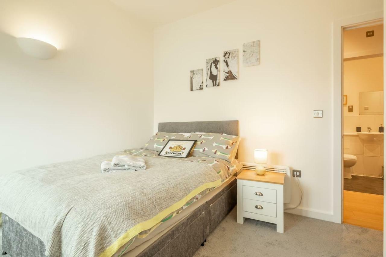 Central Bedford: Two Bedrooms, Breakfast Basket Luaran gambar