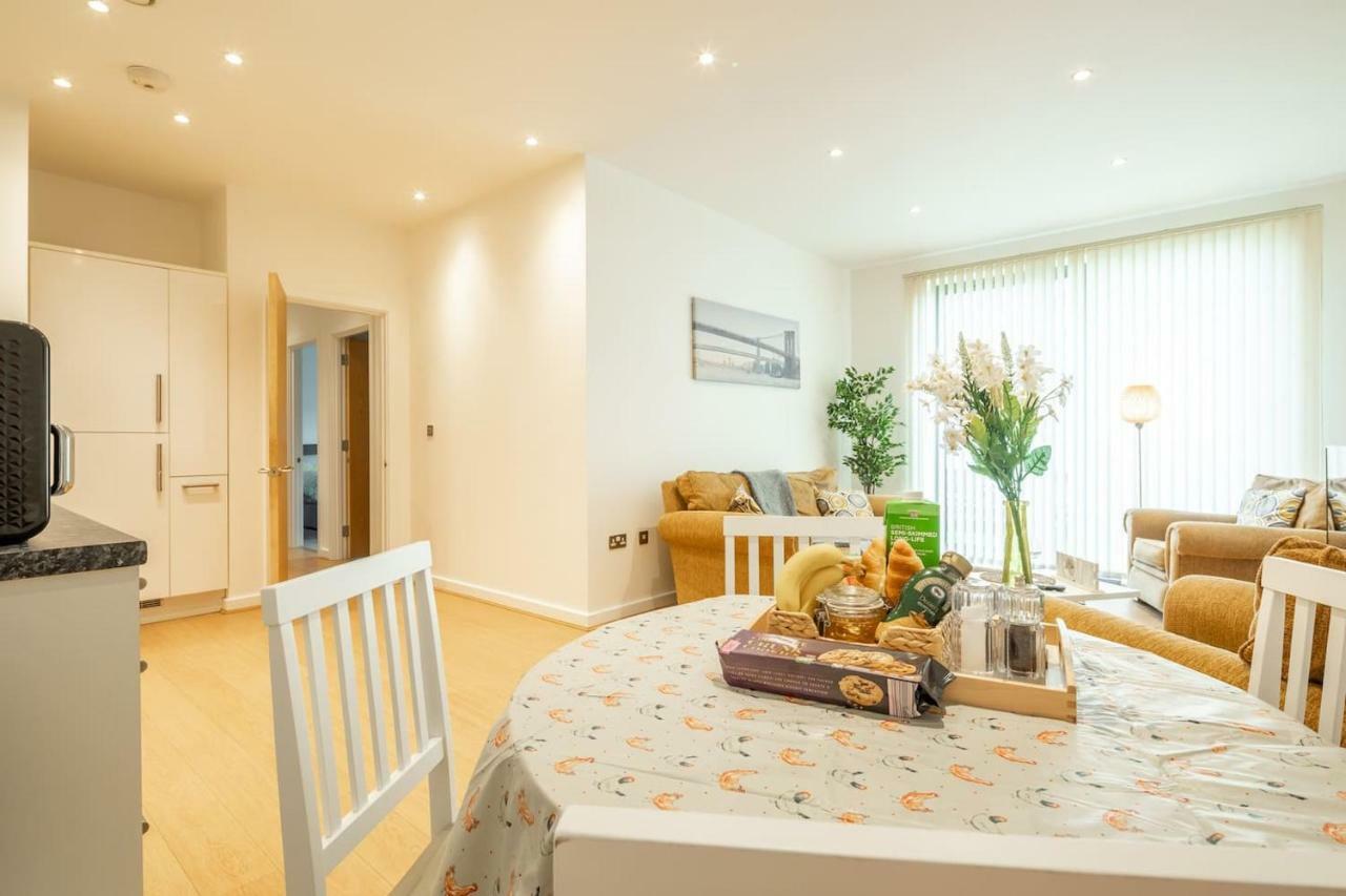 Central Bedford: Two Bedrooms, Breakfast Basket Luaran gambar